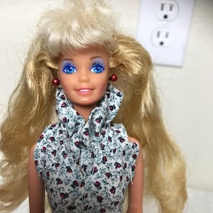 Barbie de Mattel de 1976, cabello rubio de dos tonos, ojos azules, rodillas dobladas, cuerpo Twist N Turn de 1966