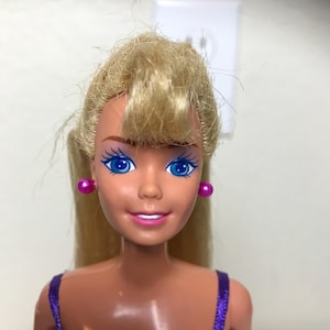 Barbie de Mattel de 1986, cabello rubio, ojos azules y hoyuelos, cuerpo Twist N Turn de Malasia de 1966