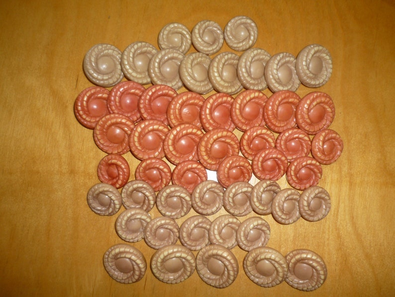 Lot 47 vintage celluloid coat or jacket buttons about 1940 dome rope around nautique 2923 image 1