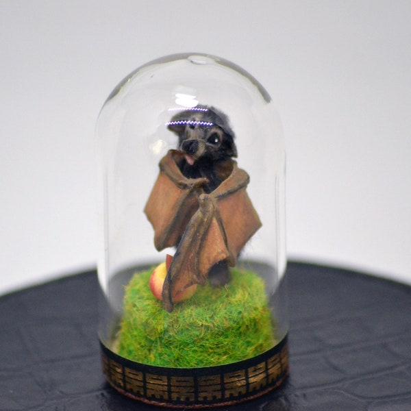 Seth - Sculpture miniature unique, fait main, Ooak, Chauve-souris roussette et sa pomme, animaux,Chiroptères, réalistes, amusants