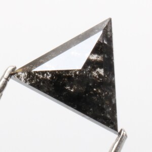 0.36 ct 5.2 x 4.9 mm Natural Loose Diamond Salt and Pepper Transparent Black colour Beautiful Triangle shape Geometric Diamond R3404