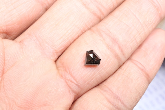 0,90 ct 5,7 X 6,6 mm naturel naturel naturel lâche sel et poivre noir couleur Pentagone belle forment diamant R1784 d2b4b8 0,90 ct 5,7 X 6,6 mm naturel naturel naturel lâche sel et poivre noir couleur Pentagone belle forment diamant R1784 d2b4b8