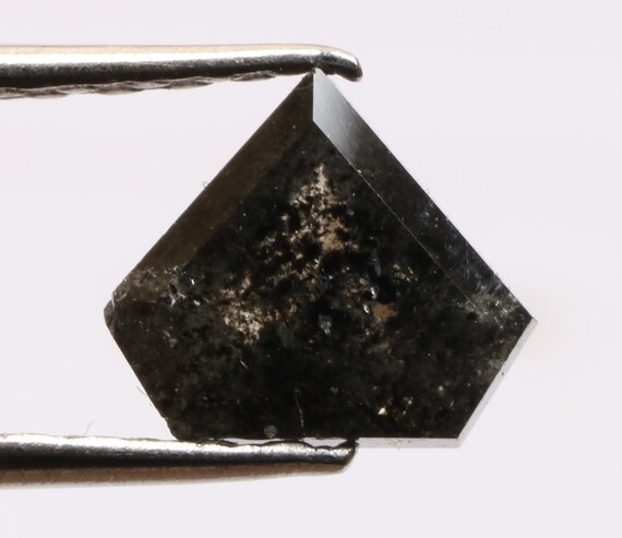 0,90 ct 5,7 X 6,6 mm naturel naturel naturel lâche sel et poivre noir couleur Pentagone belle forment diamant R1784 d2b4b8 0,90 ct 5,7 X 6,6 mm naturel naturel naturel lâche sel et poivre noir couleur Pentagone belle forment diamant R1784 d2b4b8
