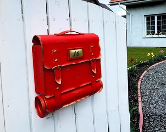 Original Briefkasten (Schultasche), mit Hausnummer, aus dickem verzinktem Stahlblech, POSTFACH, ZEITUNGSDROLLE, din-A4-Größe