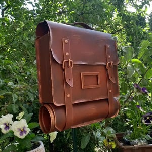Rucksack-Briefkasten aus Metall mit Zeitungshalter und Hausnummer