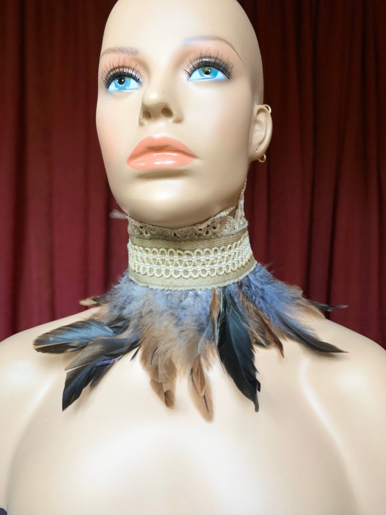 Feather Choker Collar Elegant Grey /& Cream