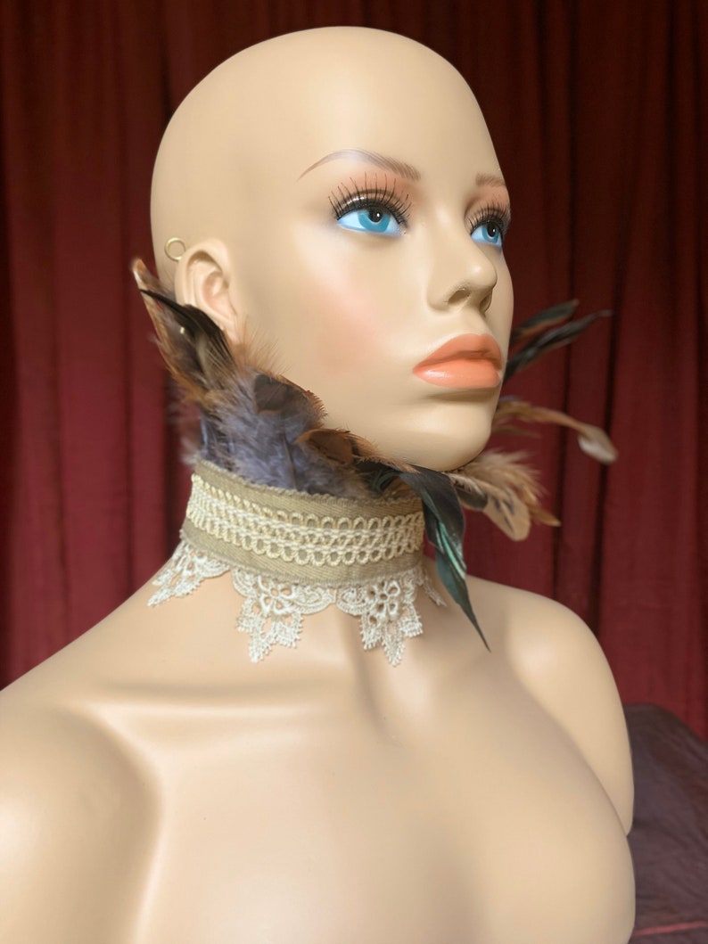 Feather Choker Collar Elegant Grey /& Cream