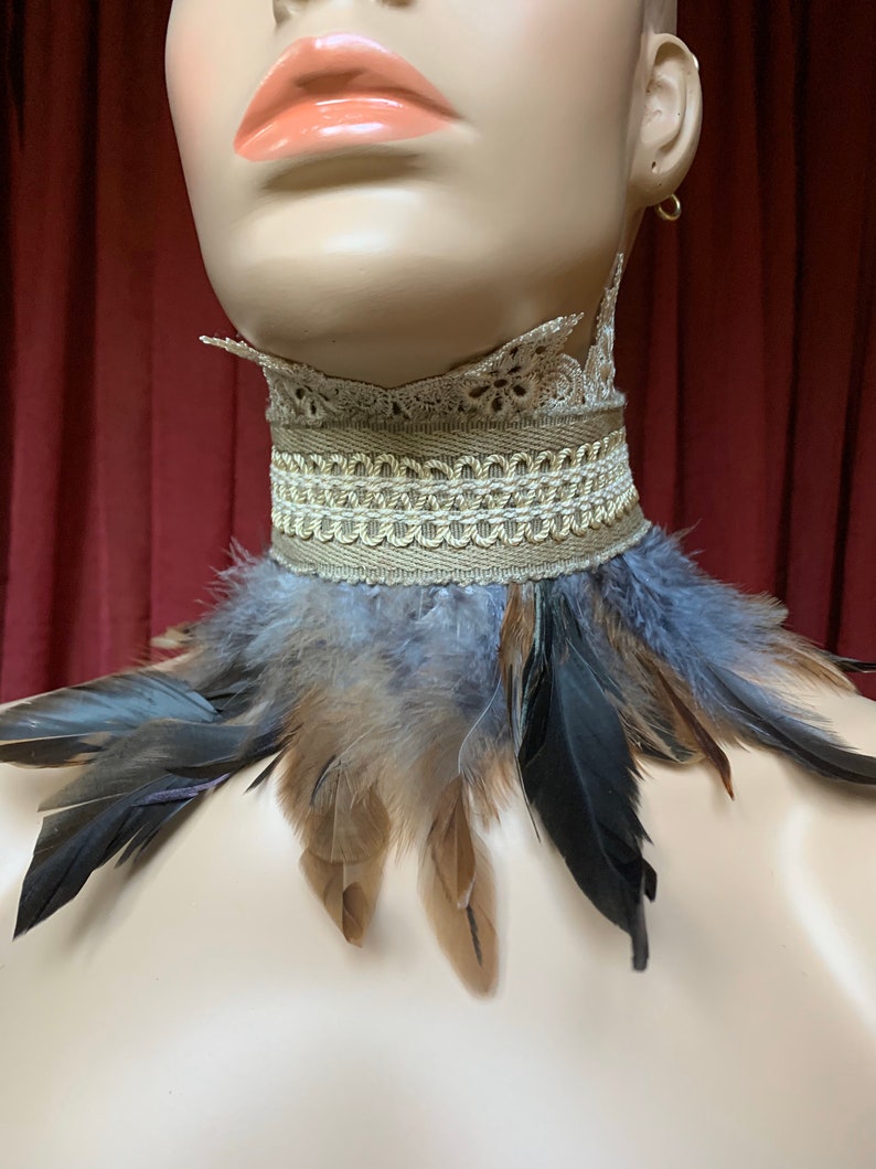 Feather Choker Collar Elegant Grey /& Cream