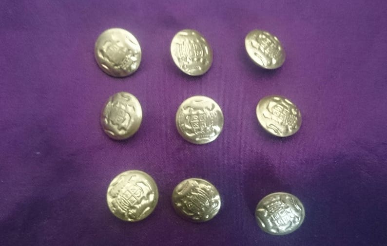 Lot de 9 petit boutons en laiton avec blason armoiries image 2