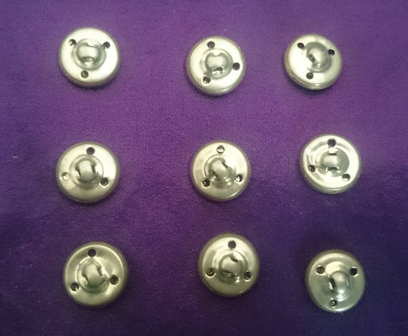 Lot de 9 petit boutons en laiton avec blason armoiries image 3