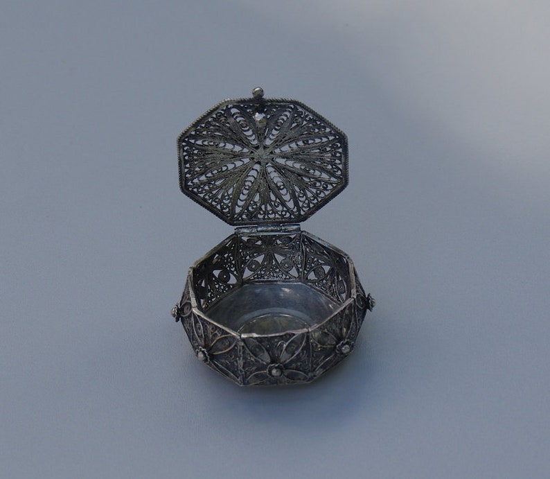 Jewelry box