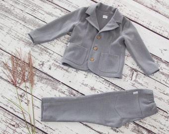 Jungen Anzug aus Baumwolle: Handgemachtes Hochzeits-Outfit