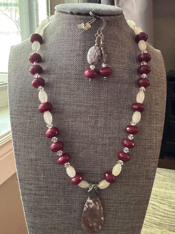 Statement Necklace | Gemstone Necklace| Cherry Quartz | Agate pendant