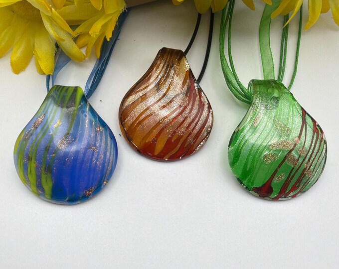 Clamshell Pendant Necklace | Murano Inspired Clamshell Pendant Necklace | Lampwork Glass Clamshell Pendant