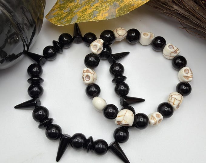 Howlite Skull & Spike Glass Bead Bracelet | Skull Bracelet | Halloween Bracelet