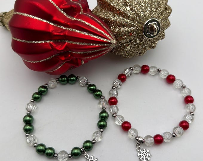 Snowflake Charm Bracelet | Holiday Christmas Bracelet | Pearl Bracelet