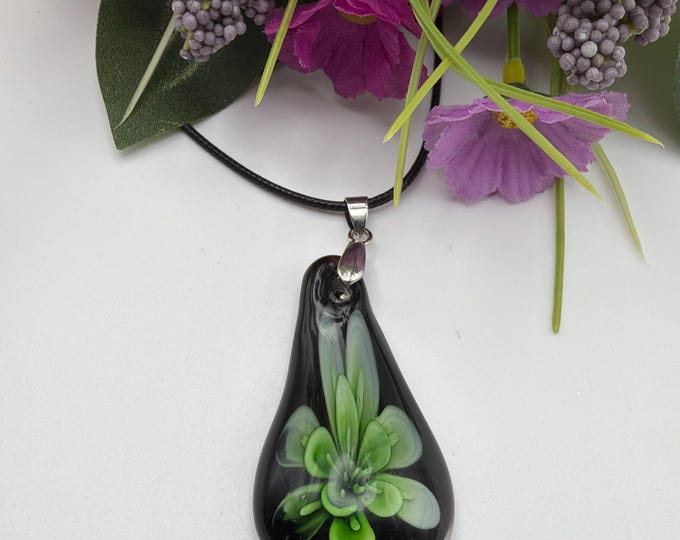 Green Flower Drop Pendant Necklace