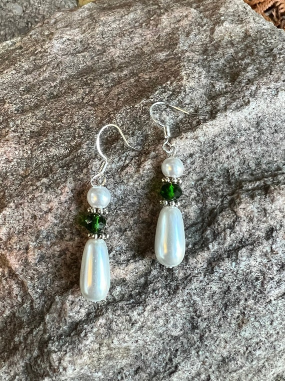 Teardrop Pearl & Green Faceted Bead Earrings | Teardrop Earrings