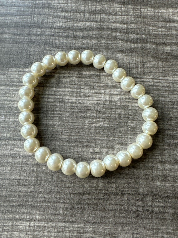 Cream Pearl Bead Stretch Bracelet