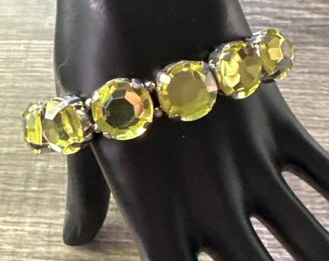 Chartreuse Rhinestone Bracelet | Magnetic clasp
