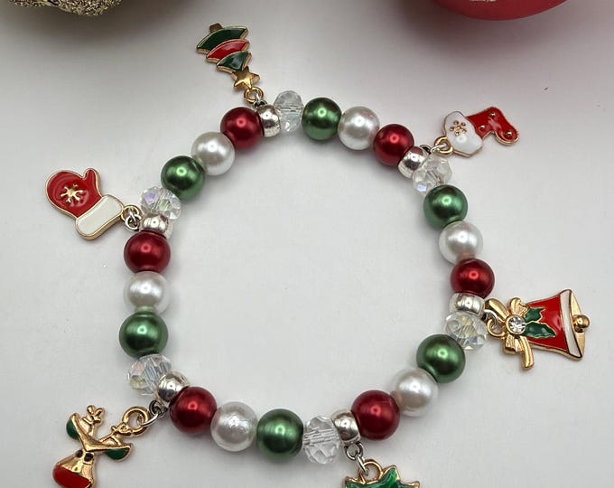 Christmas Pearl and Charm Bracelet | Pearl Bracelet | Holiday Bracelet | Charm Bracelet
