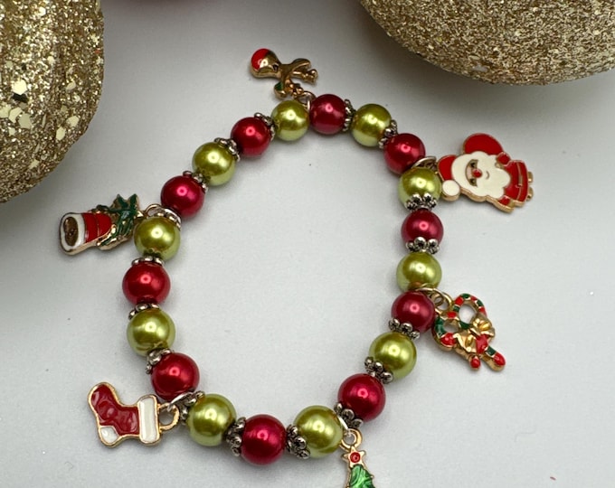 Red/Green Pearl Bead Christmas Charm Stretch Bracelet | Pearl Bracelet | Charm Bracelet | Christmas Bracelet