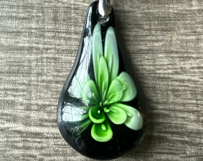 Green Flower Drop Pendant Necklace
