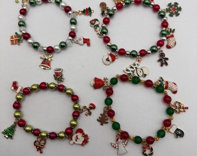 Red/Green Pearl Bead Christmas Charm Stretch Bracelet | Pearl Bracelet | Charm Bracelet | Christmas Bracelet