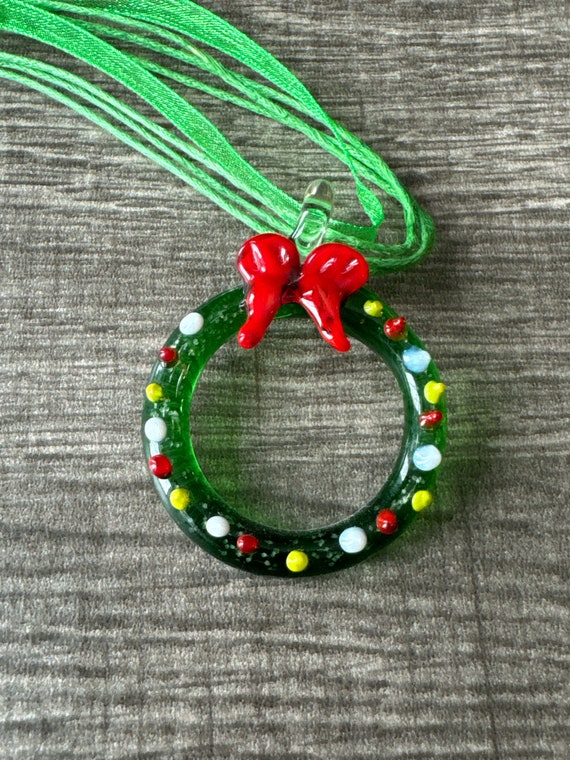 Green Hand Blown Murano Glass Christmas Wreath Pendant Necklace