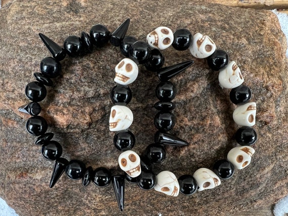 Howlite Skull & Spike Glass Bead Bracelet