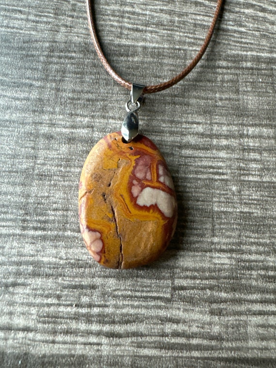 Brown Oval Pendant Necklace
