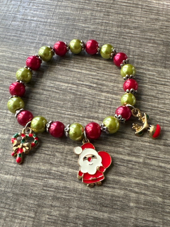 Red/Green Pearl Bead Christmas Charm Stretch Bracelet | Pearl Bracelet | Charm Bracelet | Christmas Bracelet
