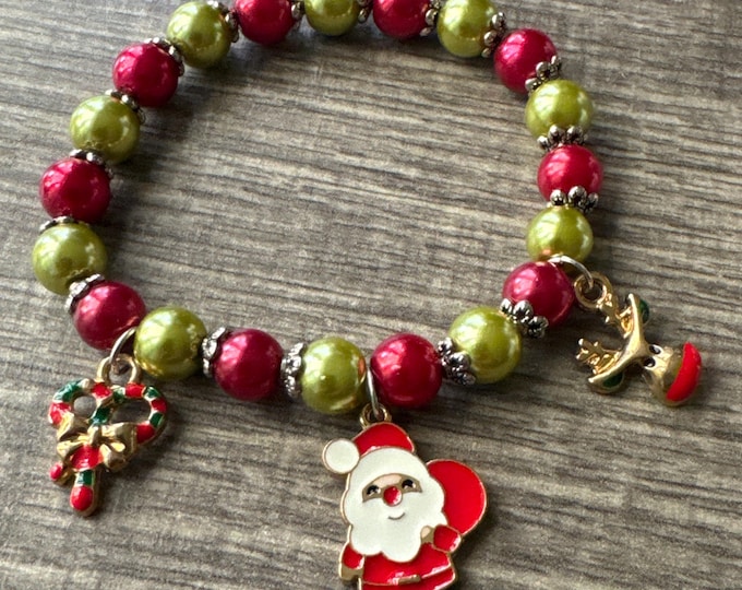 Red/Green Pearl Bead Christmas Charm Stretch Bracelet | Pearl Bracelet | Charm Bracelet | Christmas Bracelet