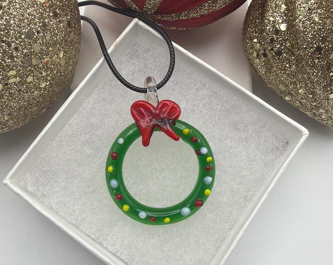 Green Hand Blown Murano Inspired Glass Christmas Wreath Pendant Necklace
