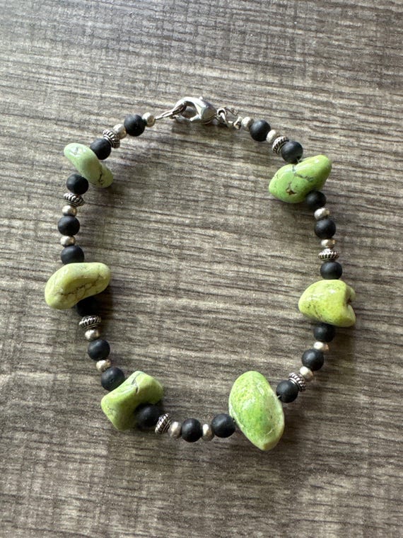 Green Howlite and Black Onyx Bracelet