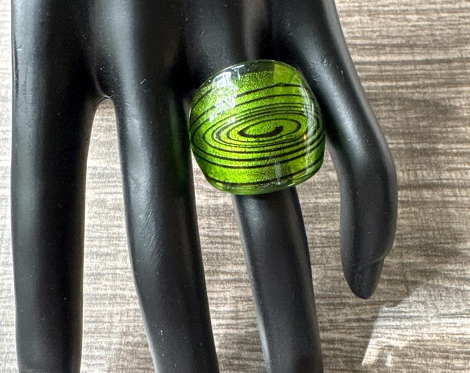 Green Murano Glass LampWork Ring - Size 8 1/4