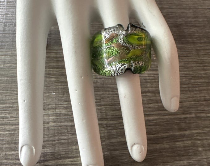 Green/White Murano Glass Lampwork Ring - Size 7 3/4