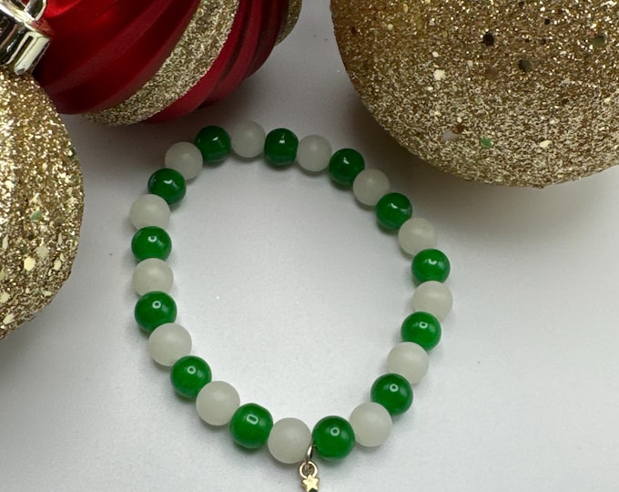 Christmas Tree Charm Bracelet: Green & White Glass Beads