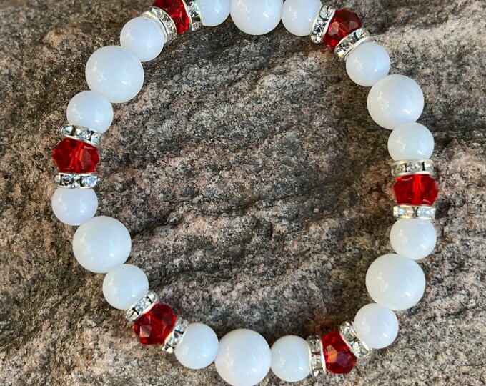 Red & White Holiday Beaded Bracelet