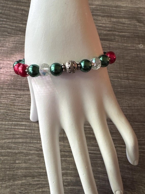 Red & Green Glass Pearl Beaded Bracelet