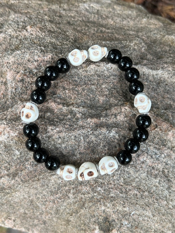 Howlite Skull & Black Glass Bead Bracelet