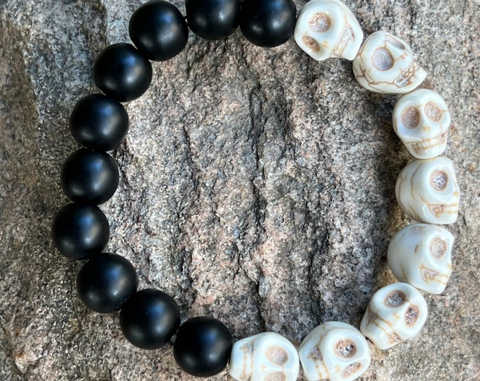 Howlite Skull & Black Bead Bracelet
