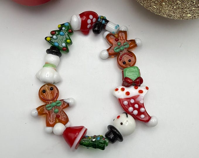 Christmas Lampwork Bead Bracelet: Holiday Jewelry