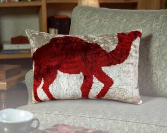 Funda de almohada lumbar de terciopelo camello rojo: cojín turco Ikat