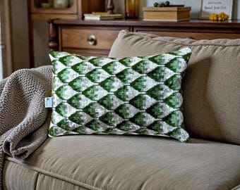 Funda de almohada lumbar de terciopelo de seda: diseño Ikat verde Myrtle & Reseda