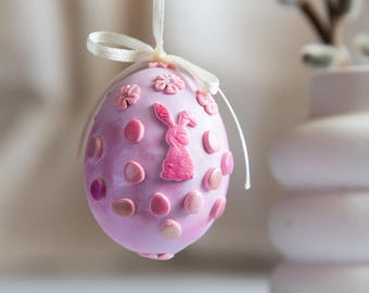 Decorazione per uova di Pasqua fatta a mano: coniglietto viola pastello, decorazione floreale