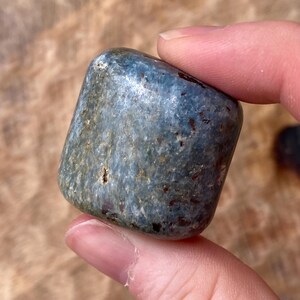 KYANITE TUMBLE India 48 grams