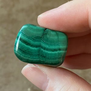 MALACHITE FREEFORM Hand polished tumble stone Congo Africa 21 grams