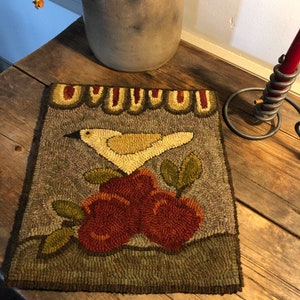 APPLES TO APPLES - Rug Hooking Pattern Designed by Therese Shick