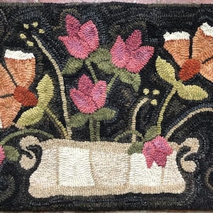 SPRING BOUQUET TWO - Rug Hooking Pattern Designed by Therese Shick